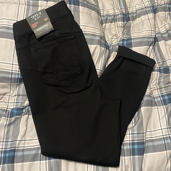 Torrid Bombshell Ripped Skinny Jeans 18R - Picture 3 of 6